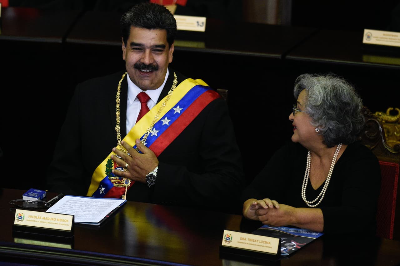 Maduro y la presidenta del Consejo Nacional Electoral Tibisay Lucena en el Tribunal Supremo de Justicia este jueves en Caracas.