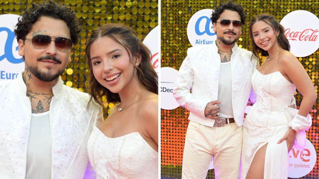 Ángela Aguilar y Nodal visten looks del mismo color para la alfombra roja de Premios Juventud 2026