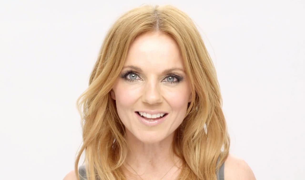 Geri Halliwell, conocida como ‘Ginger Spice’ nació el 6 de agosto de 1972. Luego de pasar sus mejores años junto con sus compañeras de las Spice Girls en 1998 se lanzó como solista.