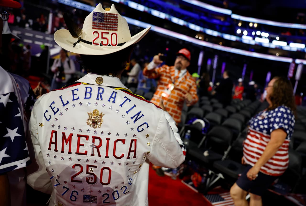 La diferencia con una convención presidencial tradicional es importante, pues aquí
<b><a href="https://www.univision.com/local/dallas-kuvn/trump-2028-imagen-tocadiscos-arranca-dallas-historica-convencion-republicana-fotos">no se elegirá un candidato ni se realizarán nominaciones presidenciales</a></b>
<a href="https://www.univision.com/local/dallas-kuvn/trump-2028-imagen-tocadiscos-arranca-dallas-historica-convencion-republicana-fotos">. </a>
<br>
<br>El objetivo es mucho más electoral: impulsar a los candidatos republicanos de cara a las elecciones de medio mandato del
<b>3 de noviembre</b> y convertir el encuentro en una demostración de fuerza del partido.
<br>