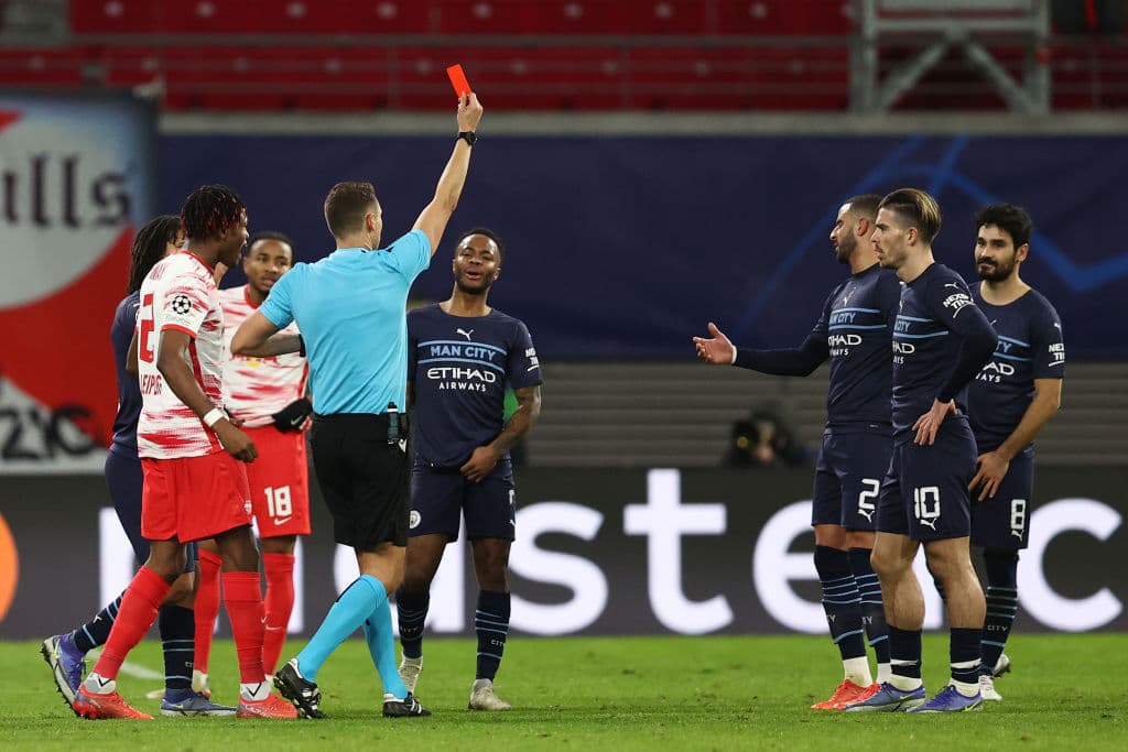 RB Leipzig derrota 2-1 al Manchester City de Pep Guardiola con goles de Dominik Szoboszlai y André Silva, para los 'Cityzens' descontó Riyad Mahrez ya al filo del partido. La escuadra alemana se queda con el tercero de grupo.