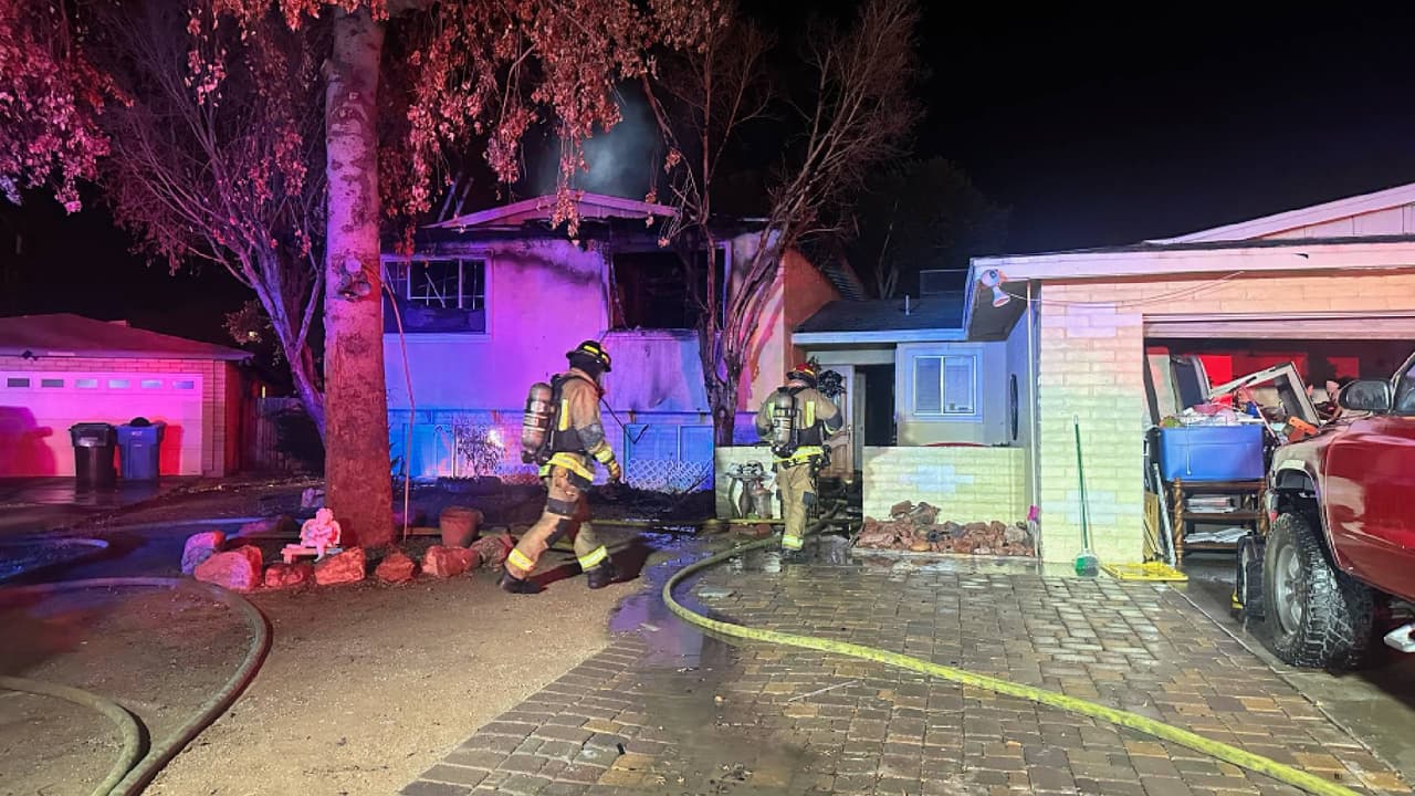 El Programa de Asistencia Comunitaria ayuda a los residentes con sus necesidades. El Grupo de Trabajo de Investigación de Incendios trabaja para determinar la causa del incendio.