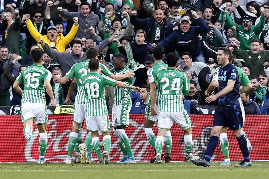 El Betis regaló a sus aficionados un partidazo, anotando tres goles ante la Real Sociedad y sumando tres puntos a su favor. El ex-americanista, Guido Rodríguez, debutó en cancha, mientras que Andrés Guardado realizó una asistencia. Lainez no vio minutos en el campo.