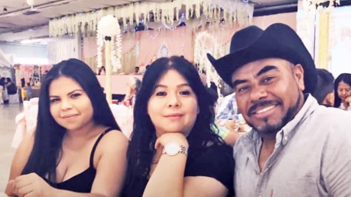 “Delante de mí, falleció": hispana pierde a sus padres por coronavirus con solo horas de diferencia