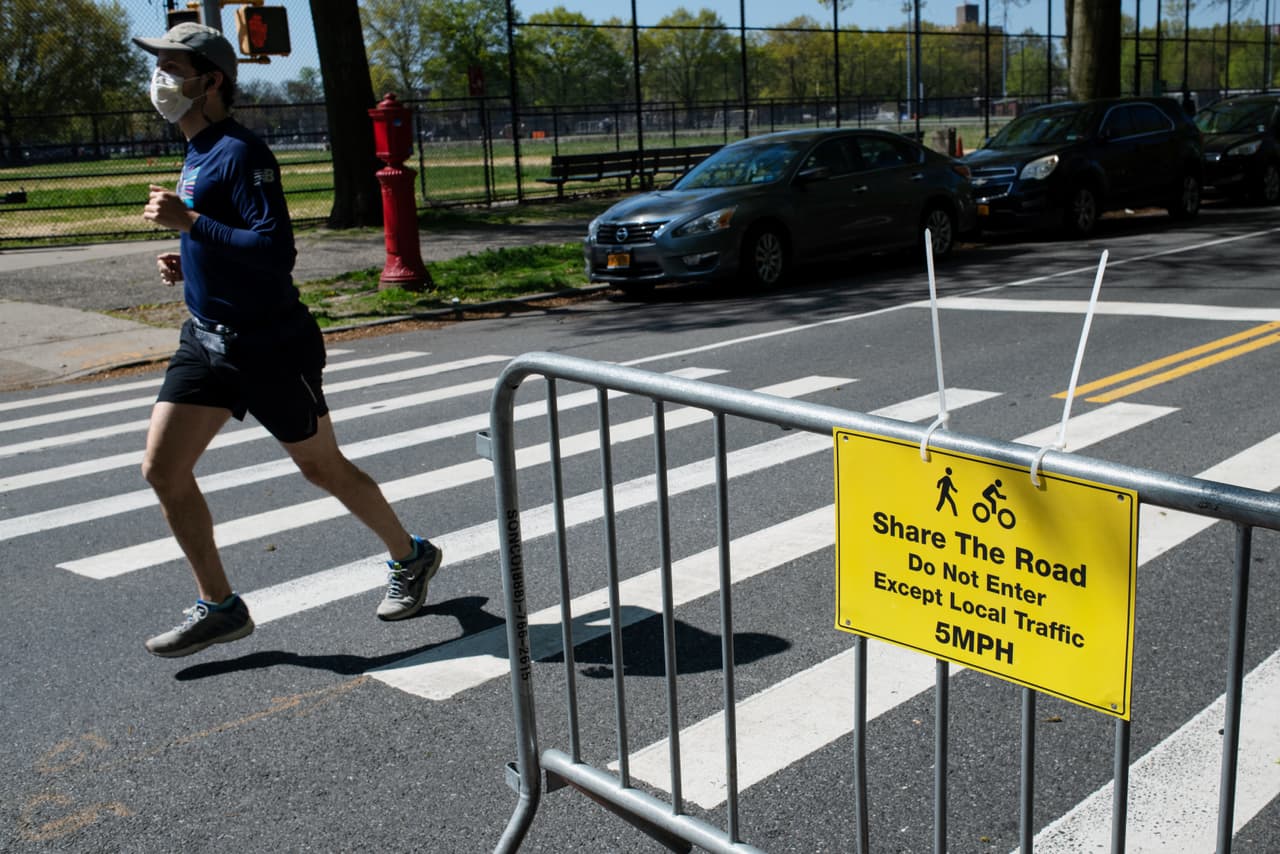 Otras 21 millas de calles solo para peatones y ciclistas estarán disponibles en NYC