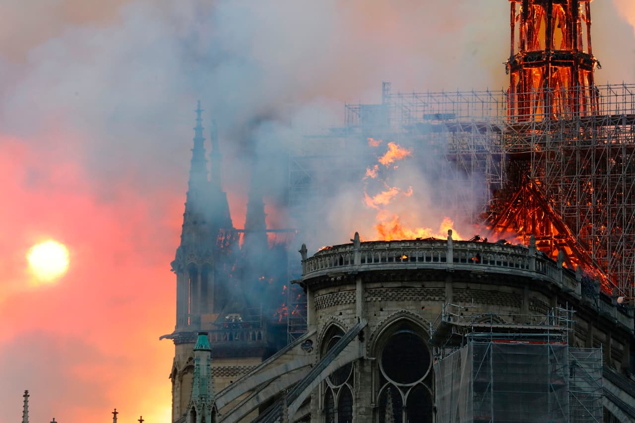 La construcción de la catedral de Notre Dame comenzó en el año 1163 y se terminó en el año 1345.