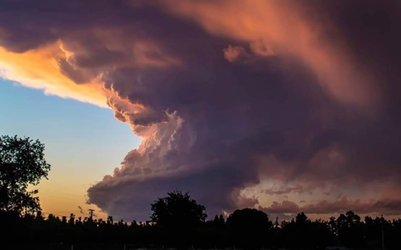 El NWS señaló que las nubes de embudo son la primer etapa en el posible desarrollo de un tornado. Cuando la nube se extiende hasta tocar tierra es cuando ocurre el fenómeno, que puede llegar a ser bastante destructivo.