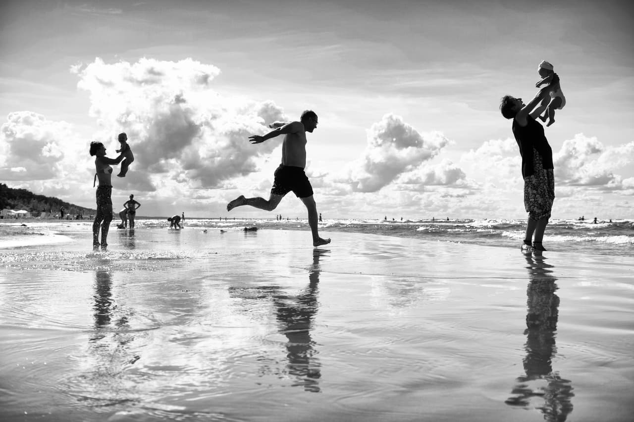 'Es bueno ser padre’. “Todas nuestras acciones tienen consecuencias. Debemos dejar un mundo mejor para que nuestros hijos prosperen y cumplan sus sueños", dijo el autor de esta fotografía, de Letonia.