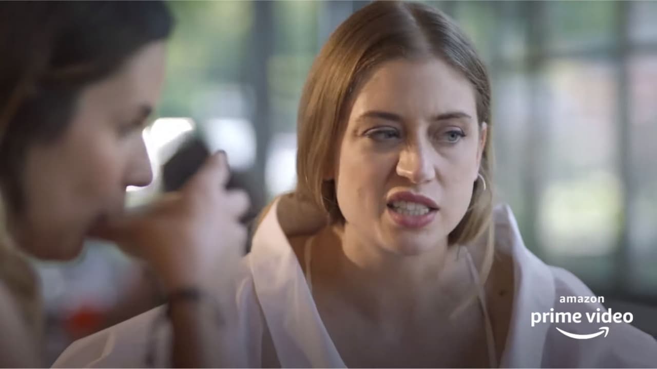 Tato Alexander como Fabiana en ‘Cómo Sobrevivir soltero’ de Amazon.