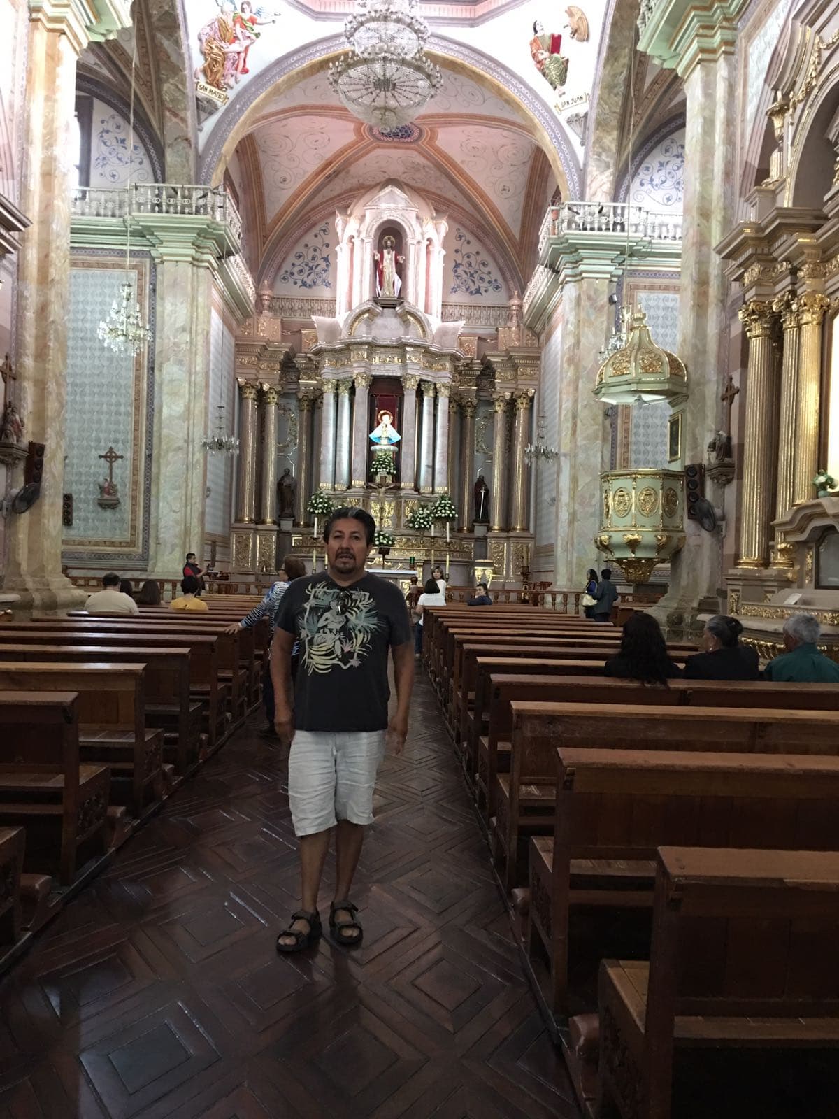 Para El
<a href="https://www.facebook.com/andresmaldonadoelfeo/?fref=ts">Feo</a> pasar por las catedrales siempre es un compromiso sin falta en cualquier lugar que visita.