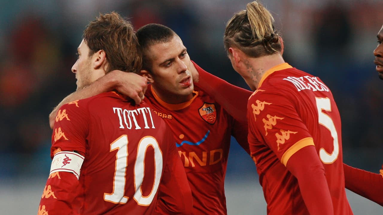 Menez aprendió a jugar de diez viendo a Francesco Totti.