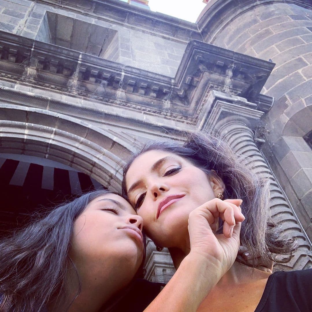 Además, Ana Bárbara reveló que la hija de Mariana Levy, de 20 años, está a punto de ingresar a la universidad.
<br>