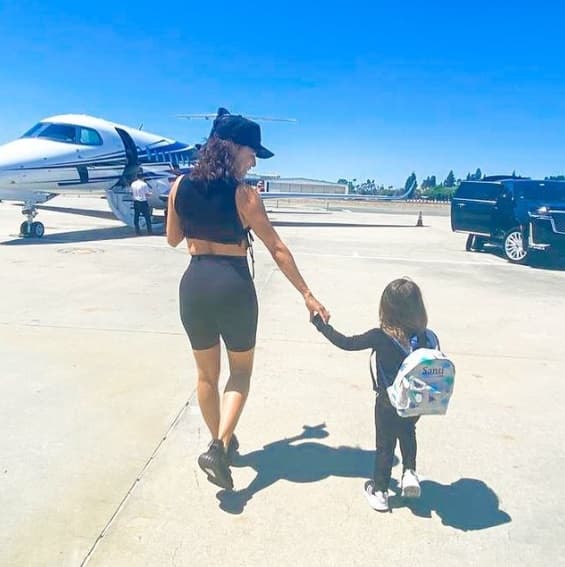 <b>Eva Longoria </b>
<br>Mientras que, la estadounidese con asendencia mexicana, optó por llevar a su hijo Santiago a Disneyland en avión privado.