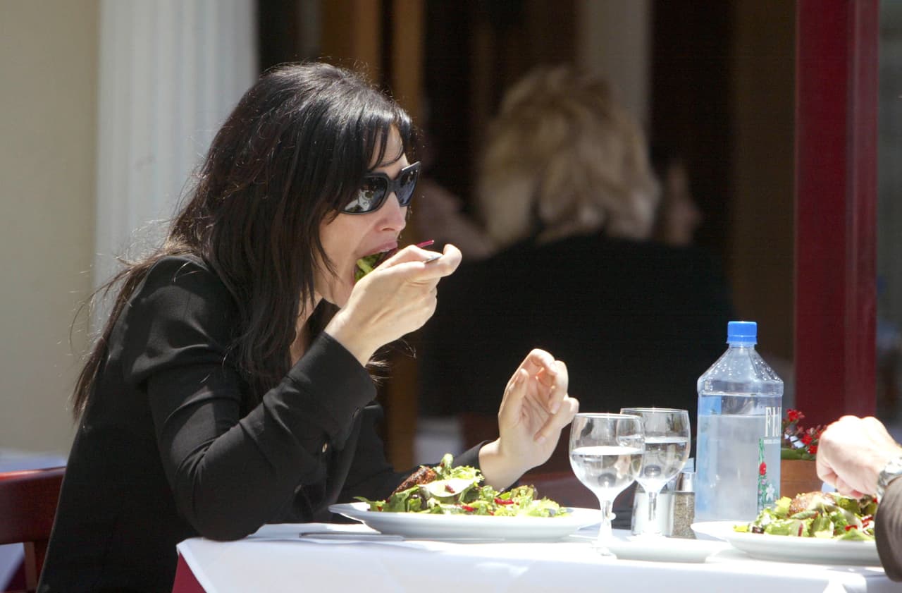 La modelo italiana Monica Bellucci ama la comida, aun más si tiene condimentos latinos como el ají, el achiote, el orégano, el clavo y la sibarita amarilla.