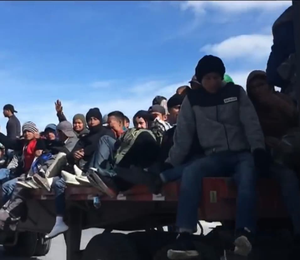 Un claro ejemplo de ese doloroso periplo que tienen que vivir es Alejandro, un colombiano al que persiguieron y amenazaron de muerte varias veces. Sin embargo, al llegar a
<a href="https://www.univision.com/temas/mexico-city">México</a>
<b> le robaron el poco dinero y las pertenencias que traía consigo.</b> El haber encontrado el albergue de Armando le salvó la vida.
<br>