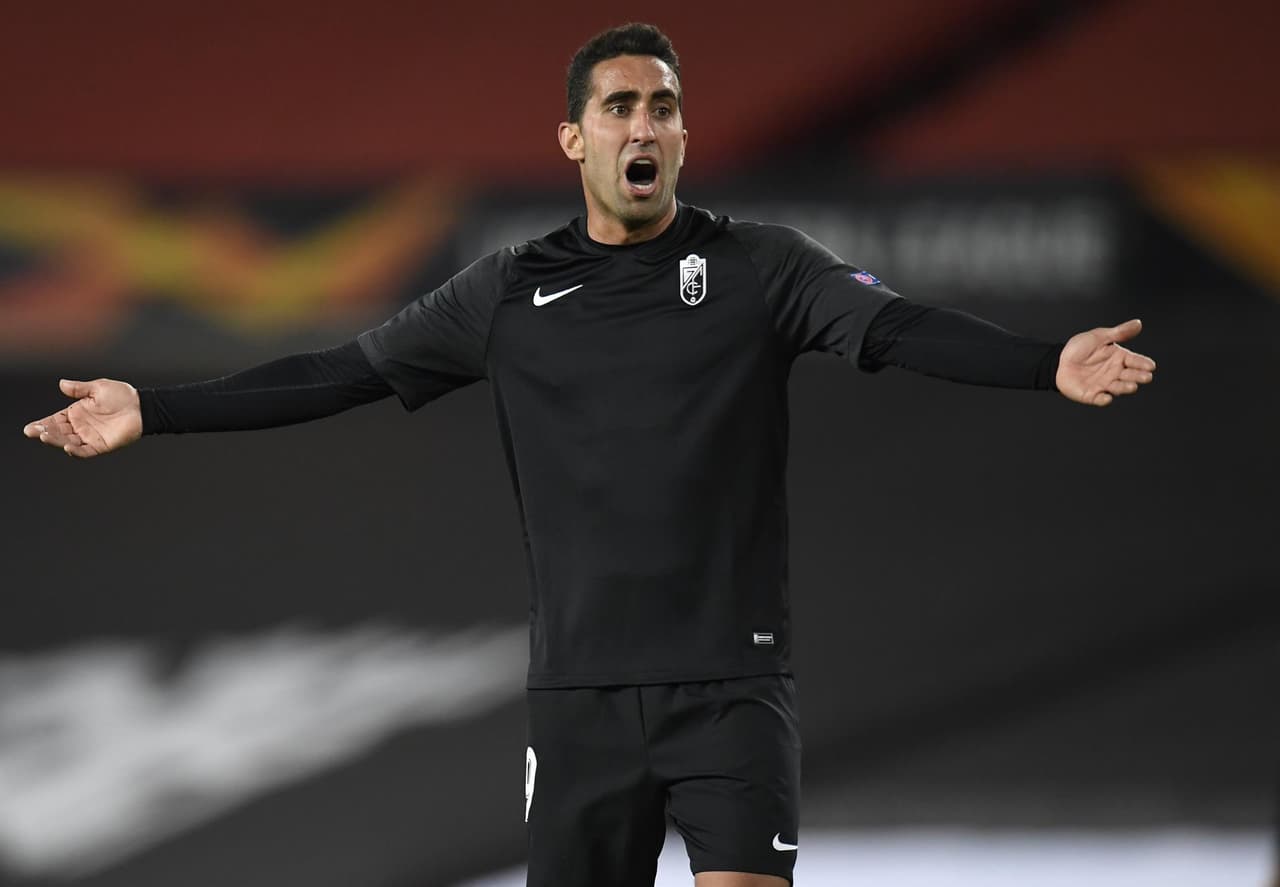 Manchester United derrota a Granada durante el partido de regreso en los Cuartos de Final de la UEFA Europa League, sumando un global de 4-0 y pisando fuerte para la Semifinal que se jugará el jueves 29 de abril. Los goles de este partido fueron a cargo de Edinson Cavani (6') y Jesús Vallejo (90').