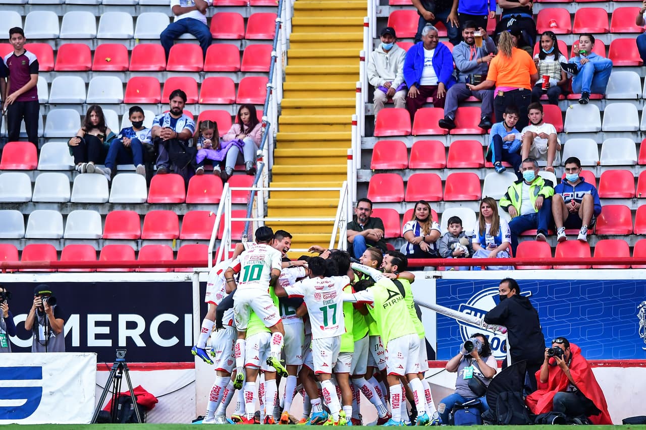 Necaxa toma rumbo en el Apertura 2022 y ahora le pegó a un Pachuca que ya suma tres partidos sin ganar en una descarga eléctrica que le vale para tres puntos muy importantes en el torneo gracias a los goles de Garnica y Giménez.