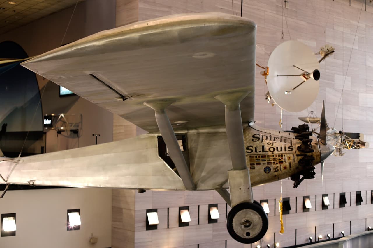 El Espíritu de San Luis, el primer avión que cruzó el Océano Atlántico sin escalas en 1927, es una de las piezas más preciadas del Museo Nacional del Aire y el Espacio.