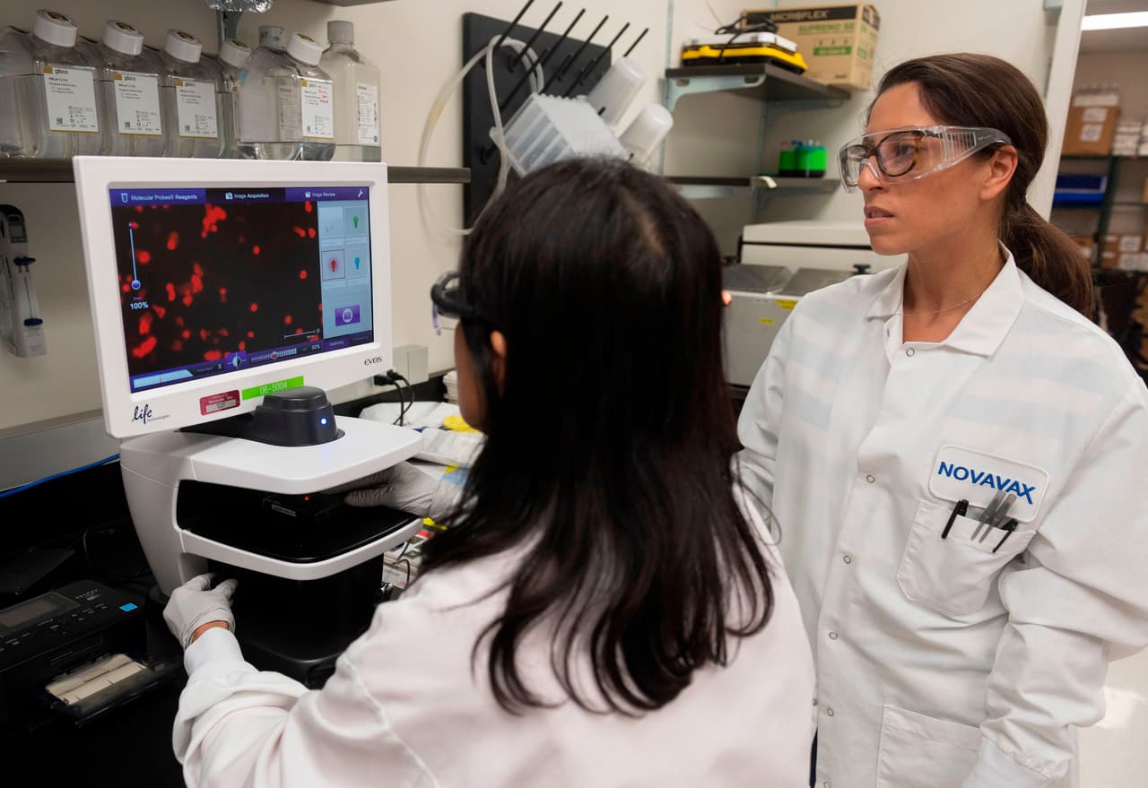 Especialistas en los laboratorios de Novanax.