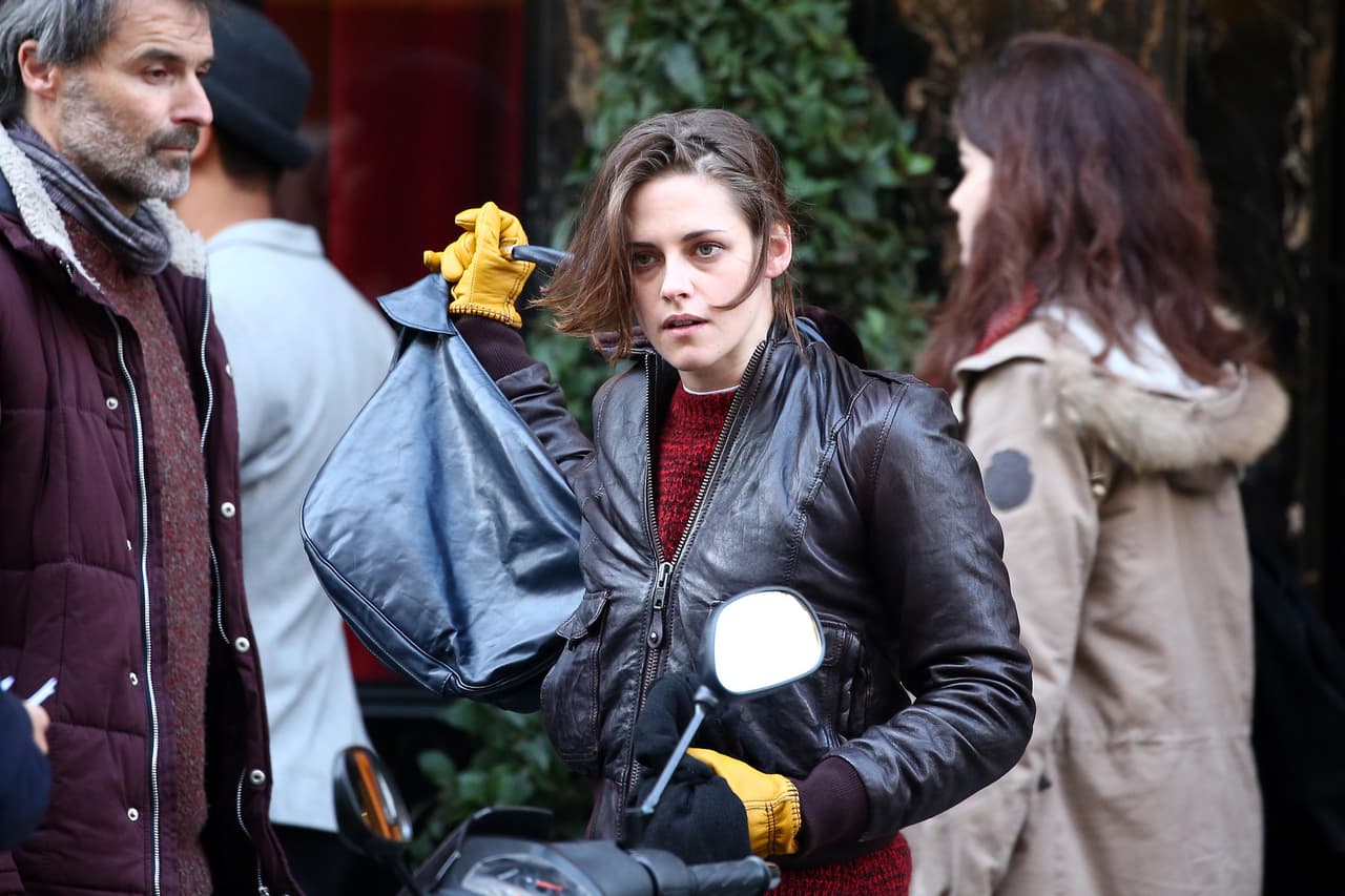 Ahora alguien quítenle tanta bolsa, please...