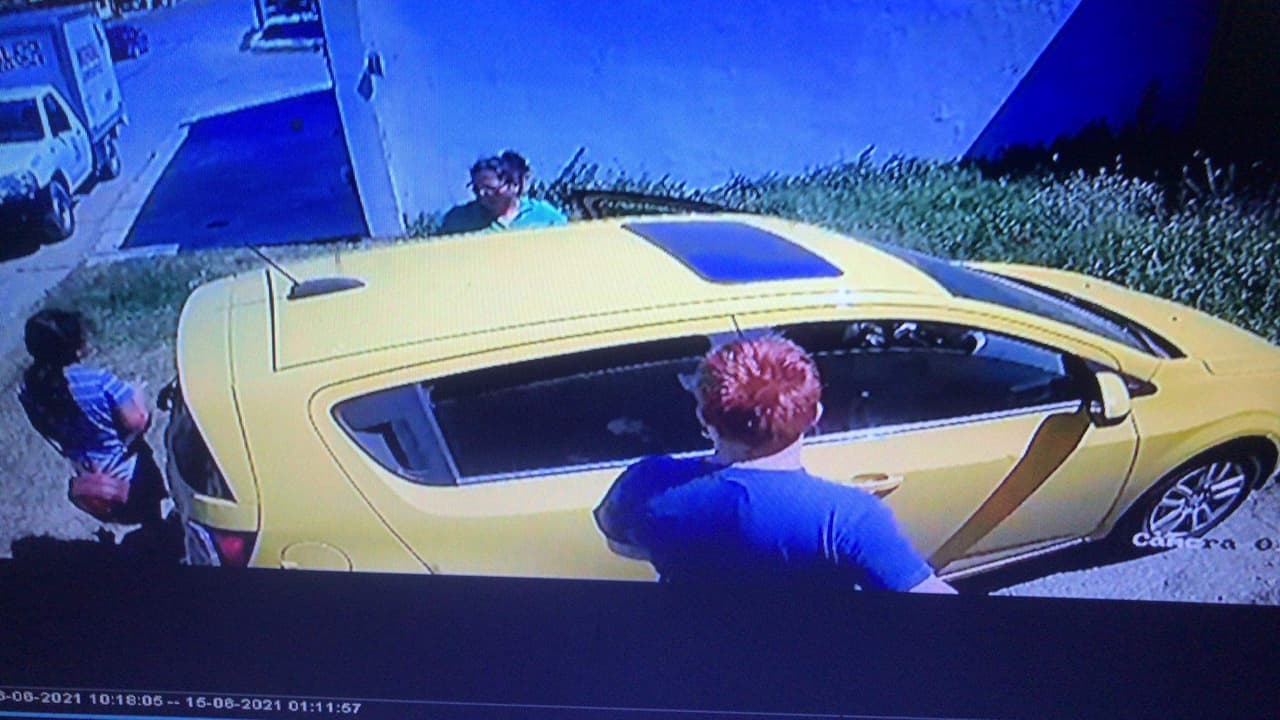 Gladys Pérez Sánchez y sus hijos al salir de Sabinas Hildalgo rumbo a Laredo, Texas, el 13 de junio de 2021.