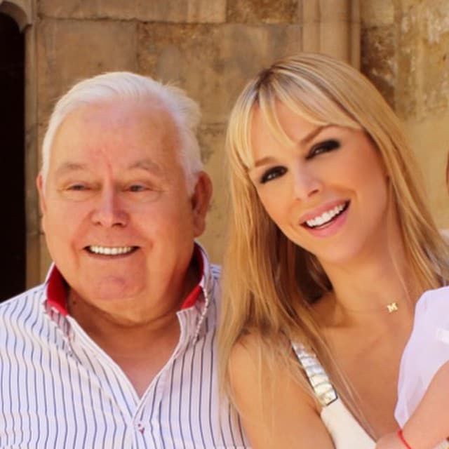 Lamentó, sobre todo, que mientras
<b>ellos siempre estuvieron para ella</b> "quizás ahora, que están mayores y me necesitan, yo no puedo estar 100 por ciento". Después de reconocer la "carga" que siente por esta razón, dijo echarlos mucho de menos: "Extraño mucho el amor que solo una madre te puede dar".