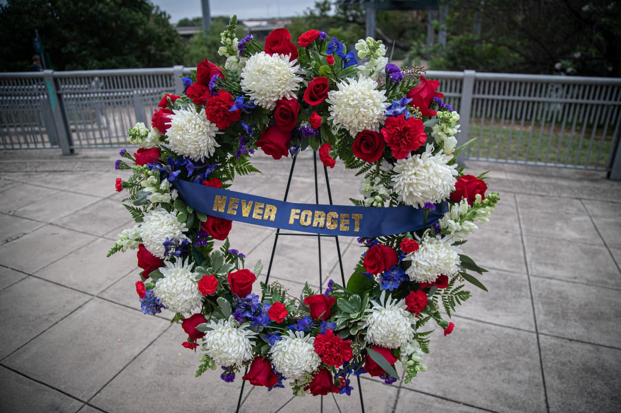 En cuanto a Nueva York, el National Memorial and Museum del 11 de septiembre canceló su tradición de que los familiares lean los nombres de las víctimas en voz alta este año debido a la pandemia del coronavirus.