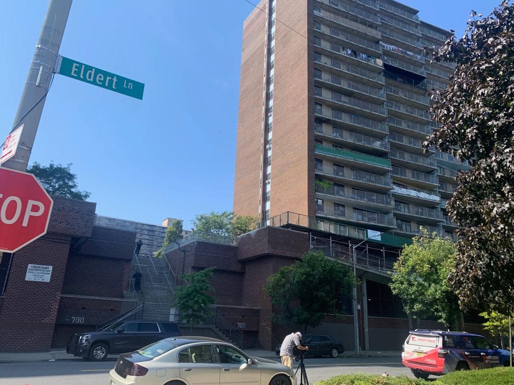 Muere niño de 2 años luego de caer por la ventana de un edificio en Brooklyn