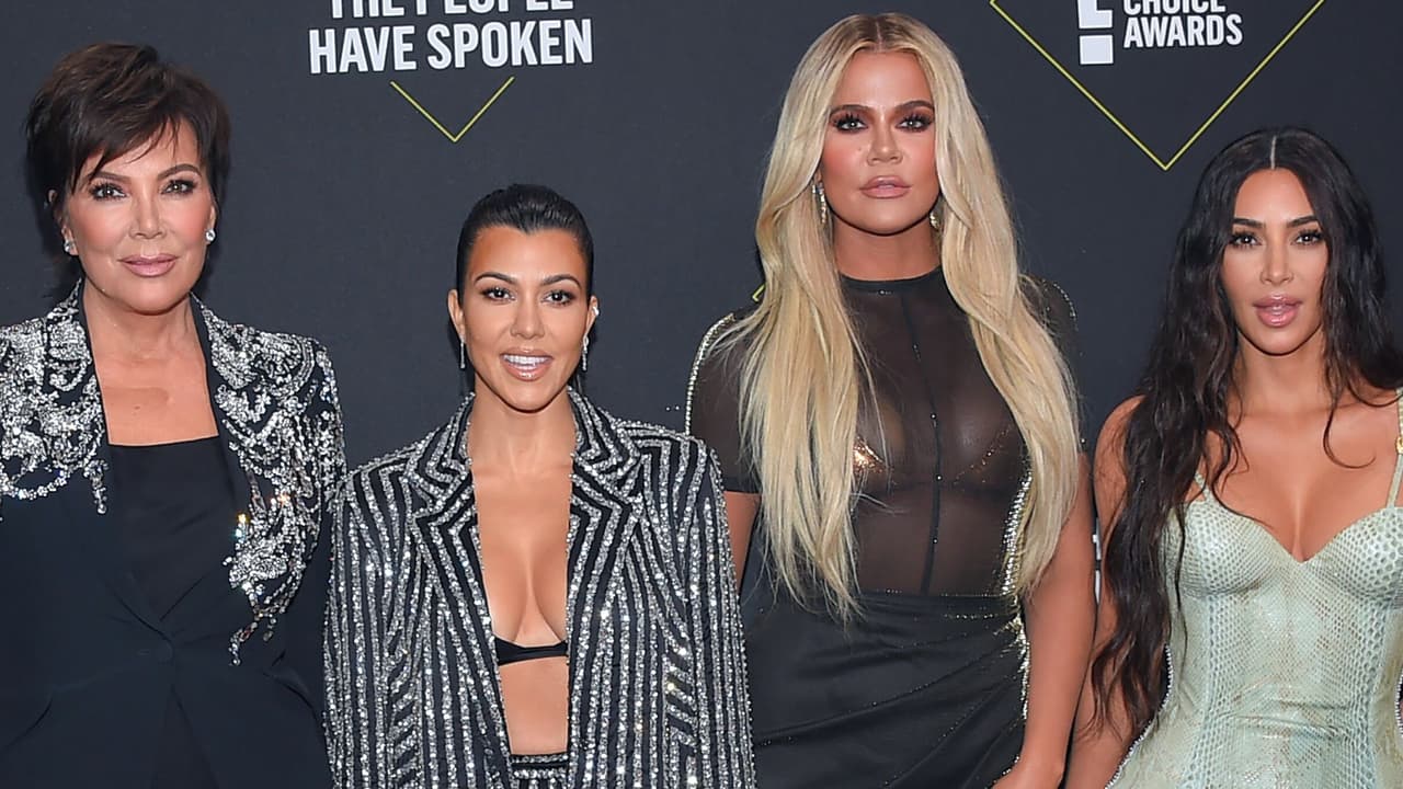 Las Kardashian se disfrazan de Kris Jenner y son igualitas a ella: fotos