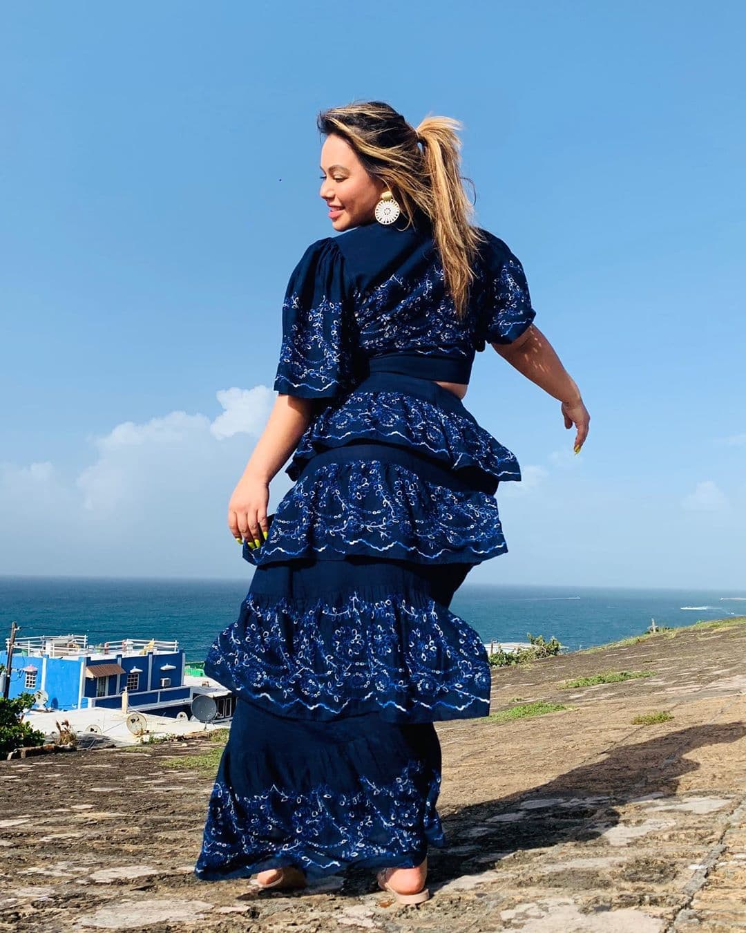 Mientras que Chiquis parecía una diosa del Caribe con sus vestidos.