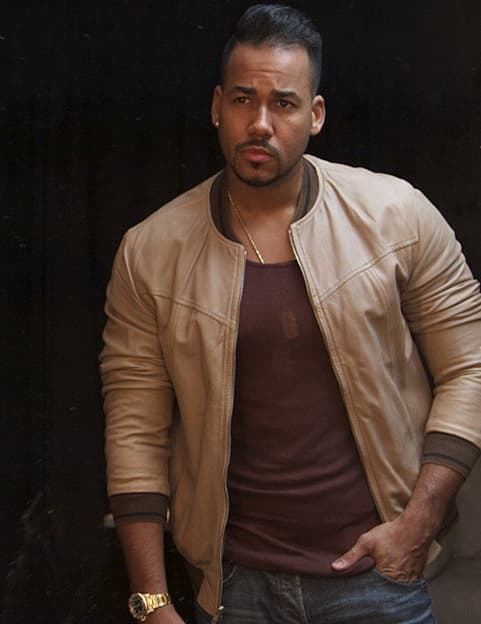 Con esa carita de seductor parece que se trae algo entre manos. Romeo sí que nos encanta.