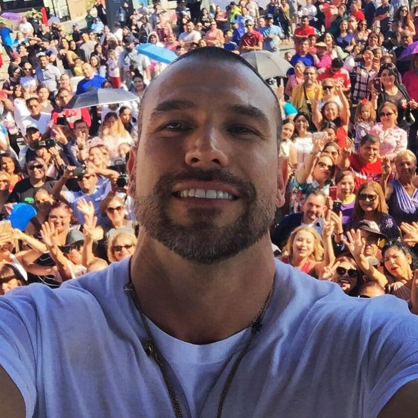 "Ahora que él estaba pasando por esa situación tan fuerte,
<b>ella anhelaba abrazarlo </b>porque él obviamente está en un ambiente donde, quizás, las personas se acercan a él por otros motivos y
<b>el amor de un hijo es incondicional</b>".
<br>