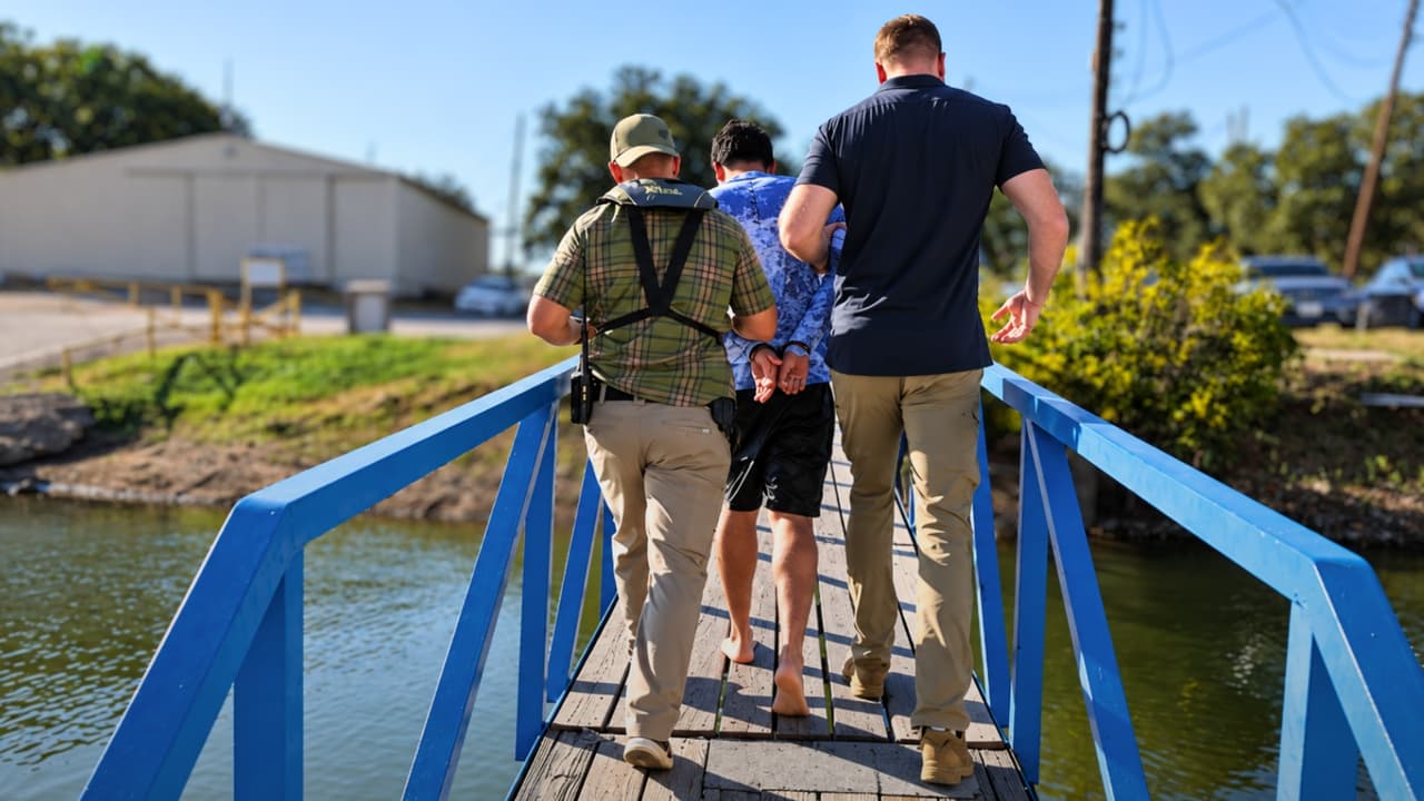 ICE reporta 121 arrestos tras operativo en el norte de Texas: quiénes fueron detenidos