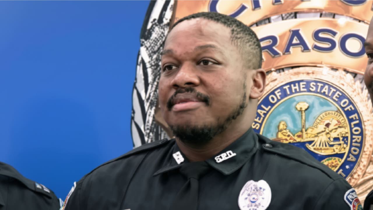 Policía de Sarasota consultó 358 veces una matrícula en sistema oficial: fue despedido y arrestado