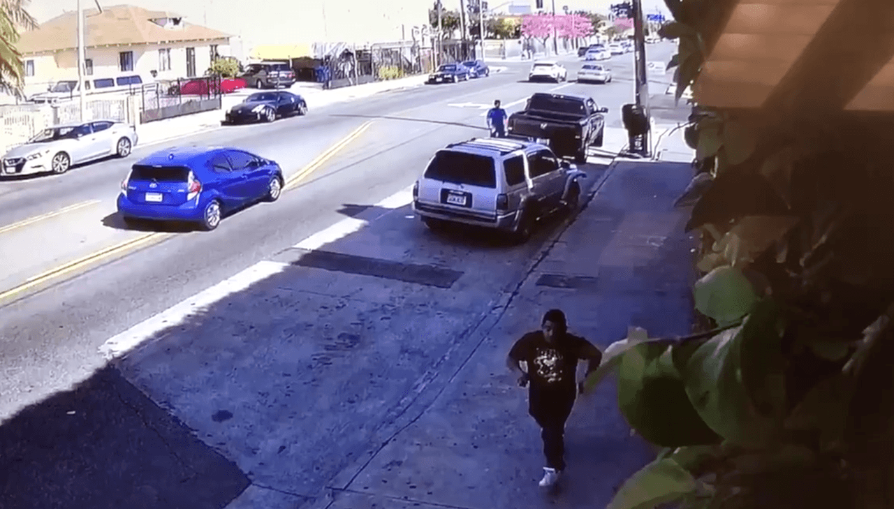 Ofrecen recompensa para capturar al conductor que arrolló a mujer en Jefferson Boulevard