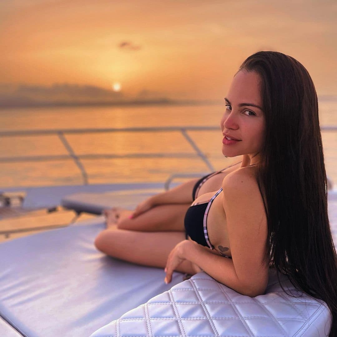 Natti Natasha no solo se convirtió en mamá, sino que también recuperó rápidamente
<a href="https://www.univision.com/musica/bikinazo-de-natti-natasha-despues-haber-dado-a-luz-hace-apenas-tres-meses-fotos" target="_blank">su figura y ya la exhibe en bikinazos</a>.