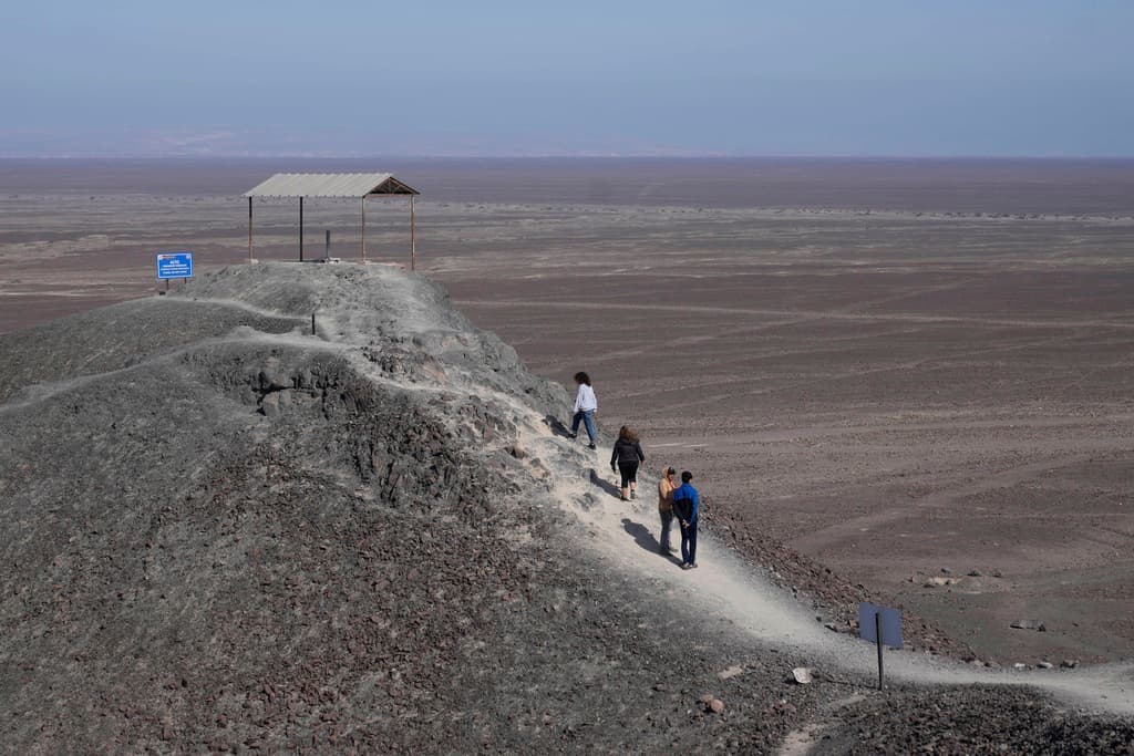 Al menos 13 muertos al caer una avioneta turística en Nazca, al sur de Perú