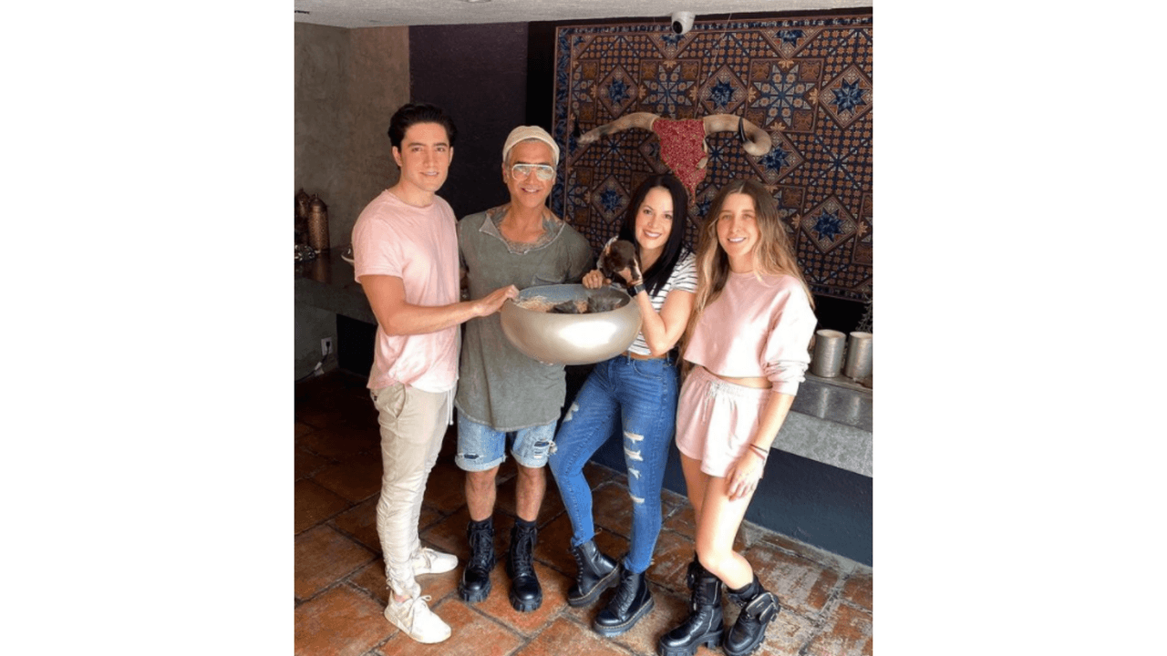 Alejandro Fernández e hijos.