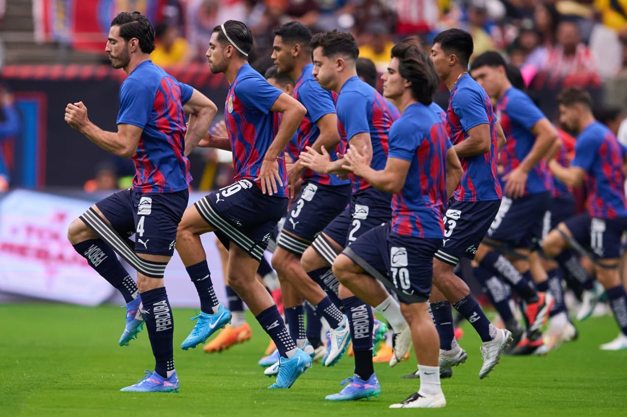 Siguen las malas noticias en Chivas... ¡otro jugador lesionado!