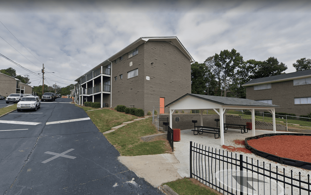 Hispano de 44 años muere en un tiroteo en un complejo de apartamentos sobre Buford Highway