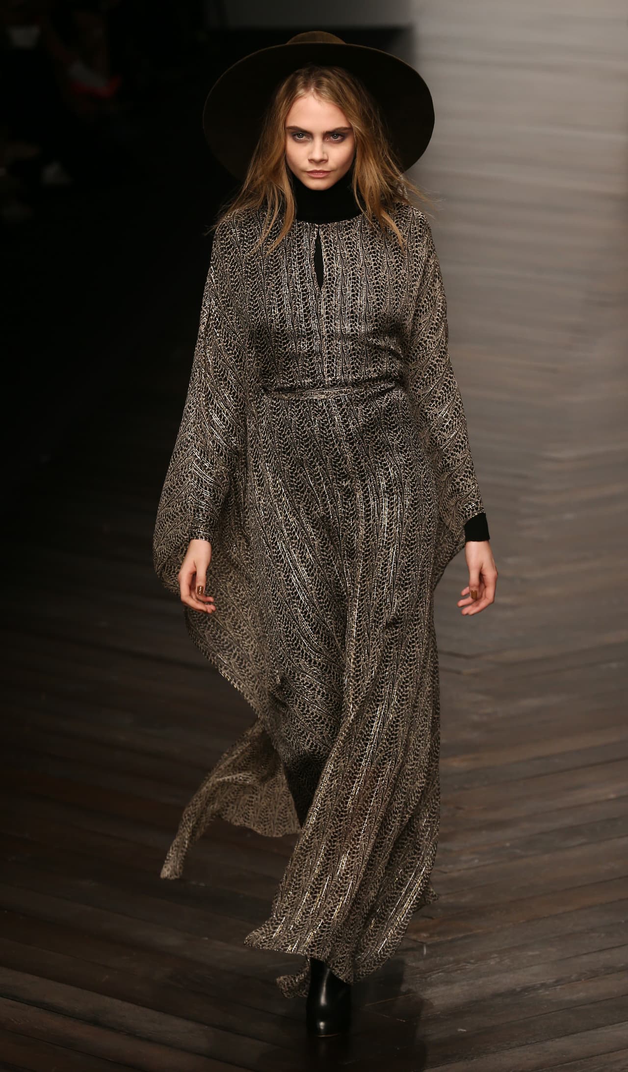 De acuerdo con el diario ‘The Sun’, la británica dejó su agancia, Storm Models Management hace un mes.