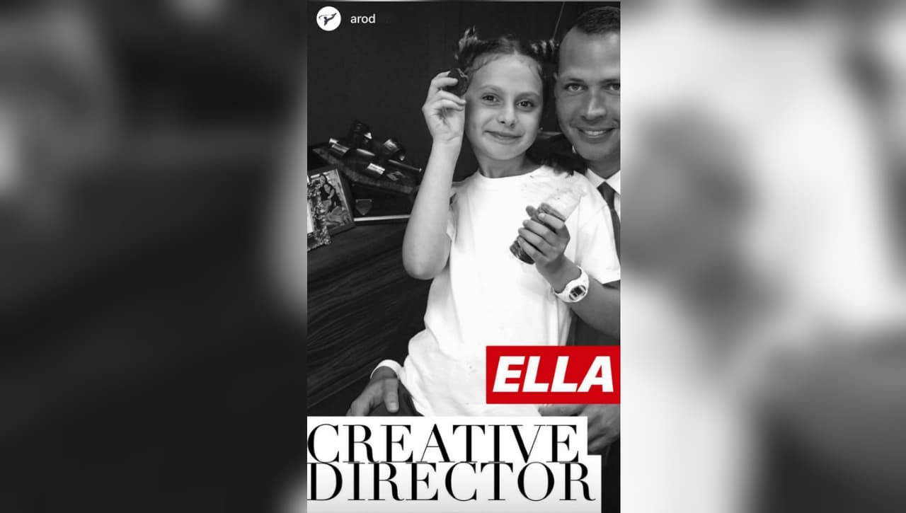 Ella Alexander, aquí en la falda de papá, es a sus 10 años la
<b>directora creativa y bailarina</b>.