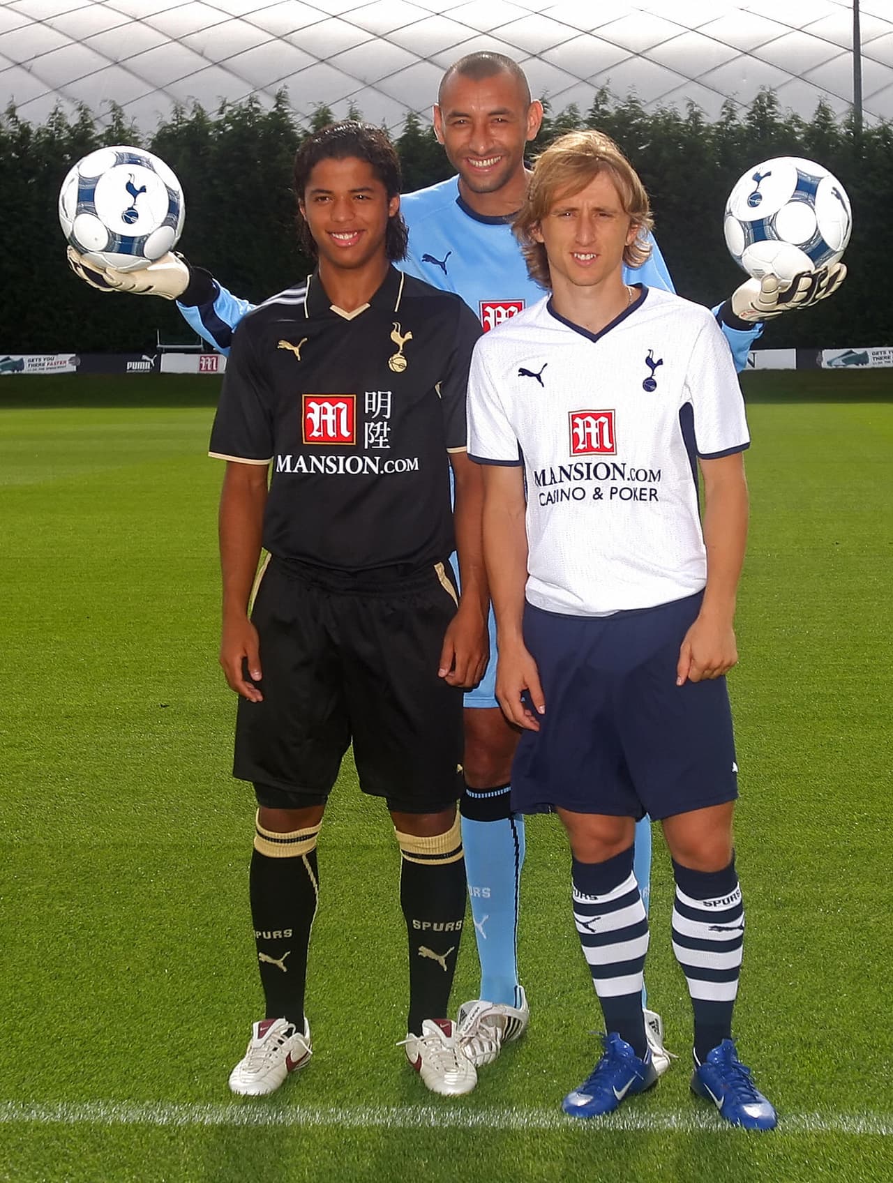 En 2008, el club catalán no pudo resistir la oferta de 6 millones de euros del Tottenham, y Gio se mudó a Londres.