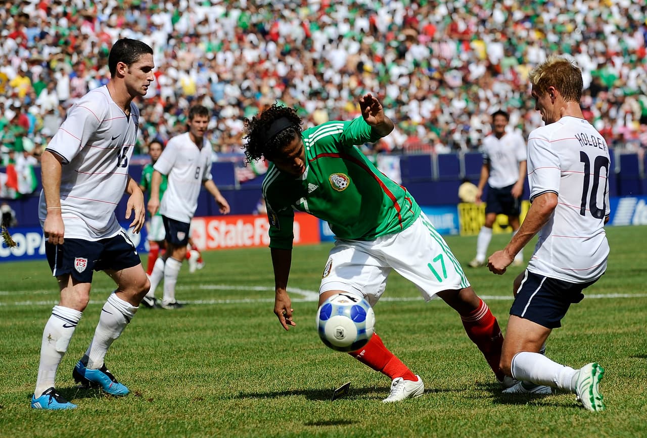 La temporada terminó bien para Gio y fue convocado para jugar la Copa Oro 2009.