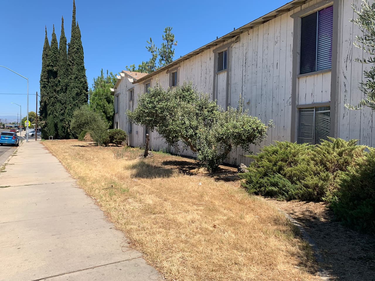 Según la policía, el adolescente viajaba en su bicicleta cuando fue atacado por una persona que iba a pie o en auto, aún se investiga.