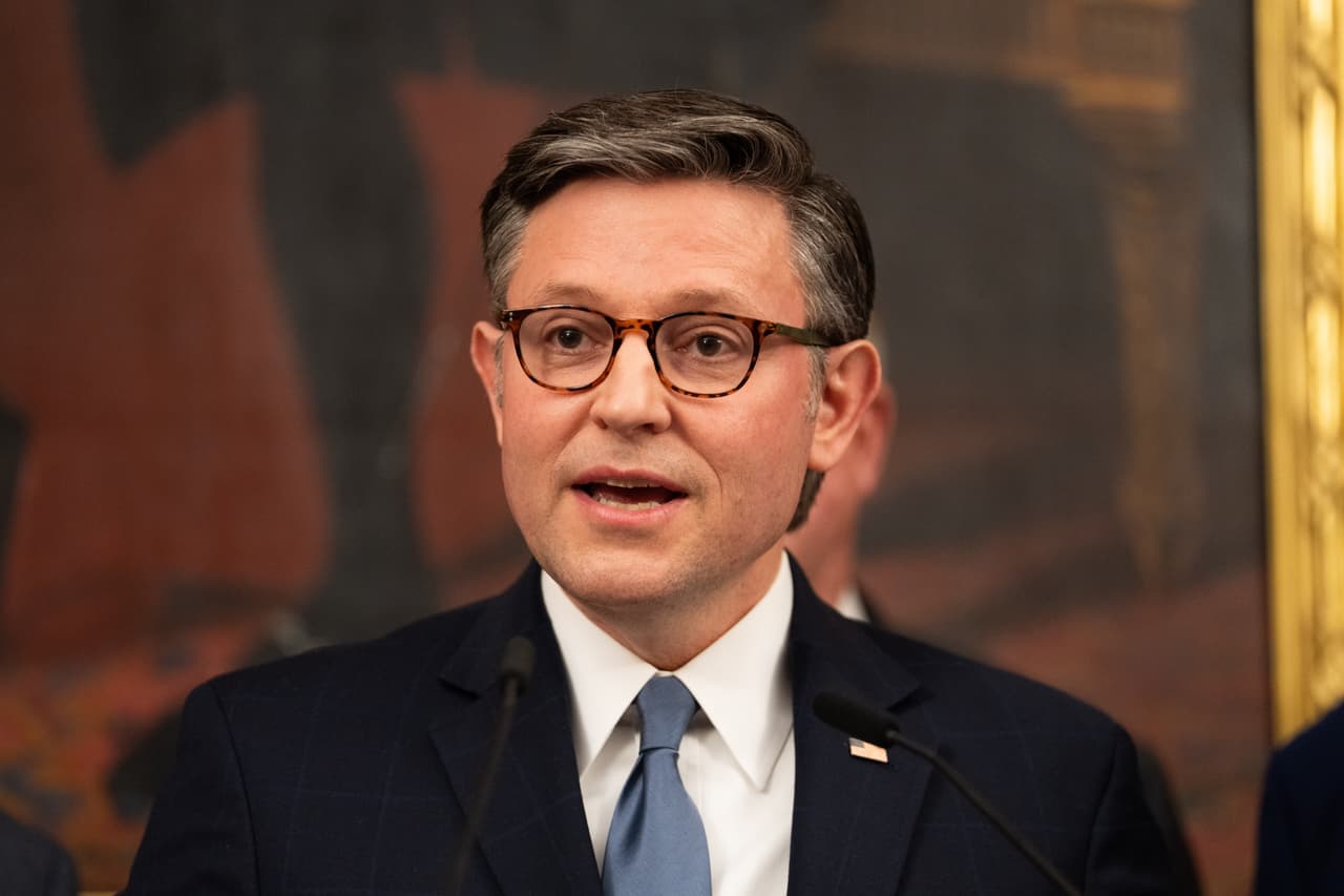 Johnson anticipa más días de cierre parcial de gobierno mientras se negocia financiamiento