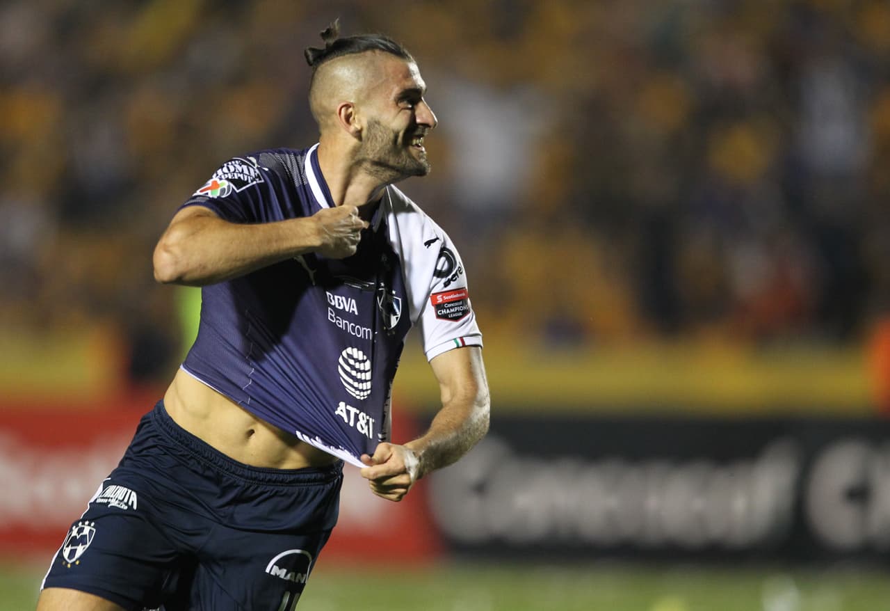 Y cuando parecía que irremediablemente el partido se iba al descanso con roscas en el marcador. No fue así y cayó el primer gol de la noche.