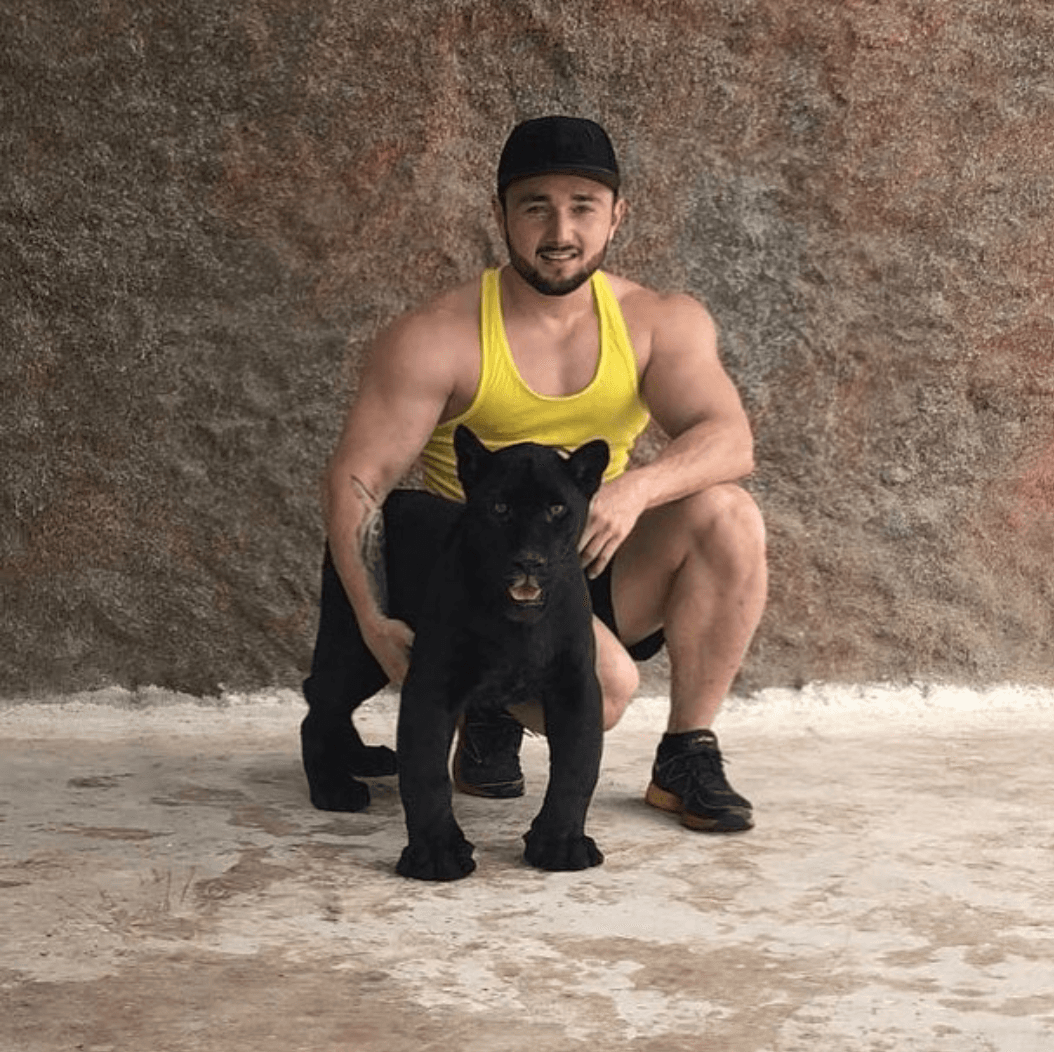 Su pasión por estos animales es inmensa, por lo que ahora también es dueño de una pantera.
