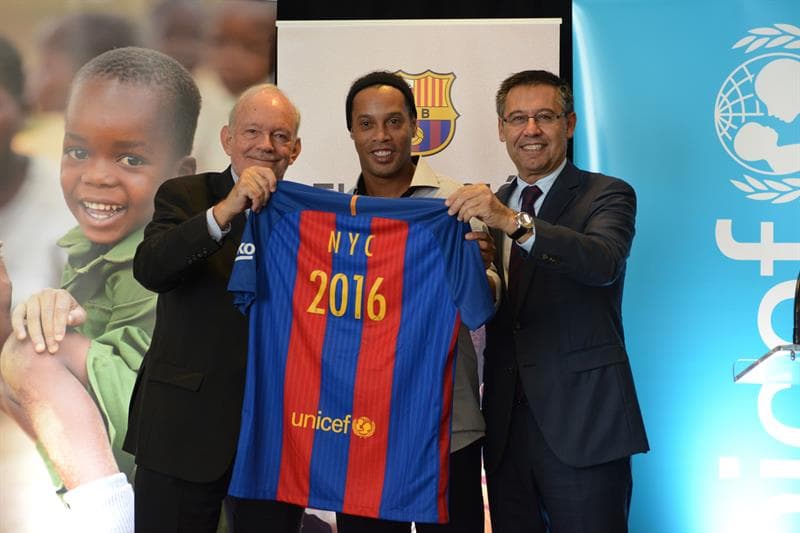 Ronaldinho anunció su retiro del fútbol