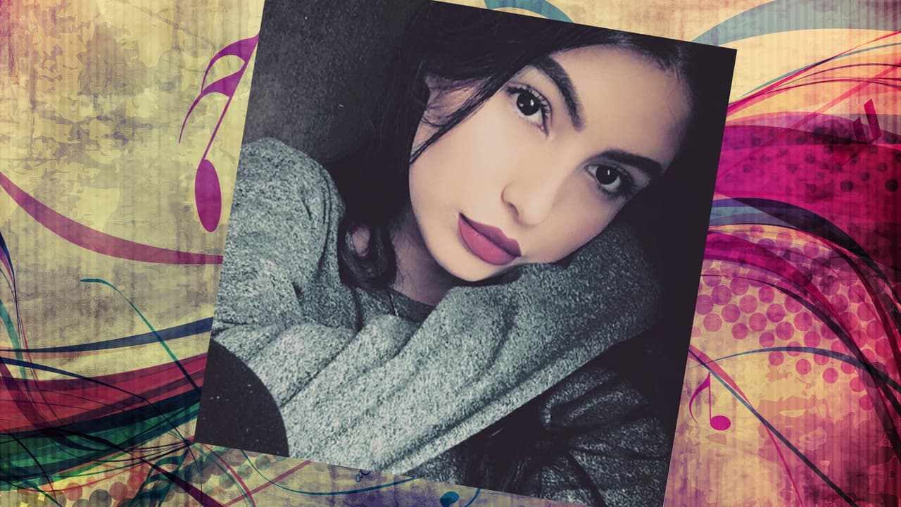 Lo único que sabemos de esta chica es que se llama Cristina Bernal, tiene más de 100 mil seguidores en Instagram y que comparte con Luis su gusto por la naturaleza. Es una chica muy hermosa y bueno, la envidia de todas nosotras. Yeap, we said it!